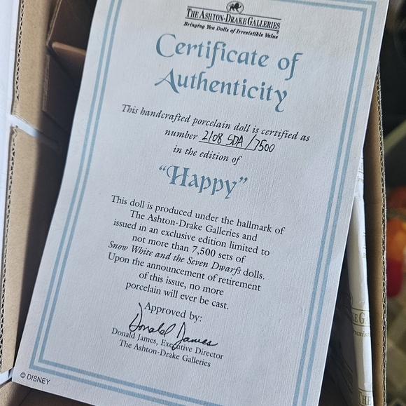 Snow white porcelain doll, and dwarfs ,4 brand new in boxes Vintage - Picture 5 of 6